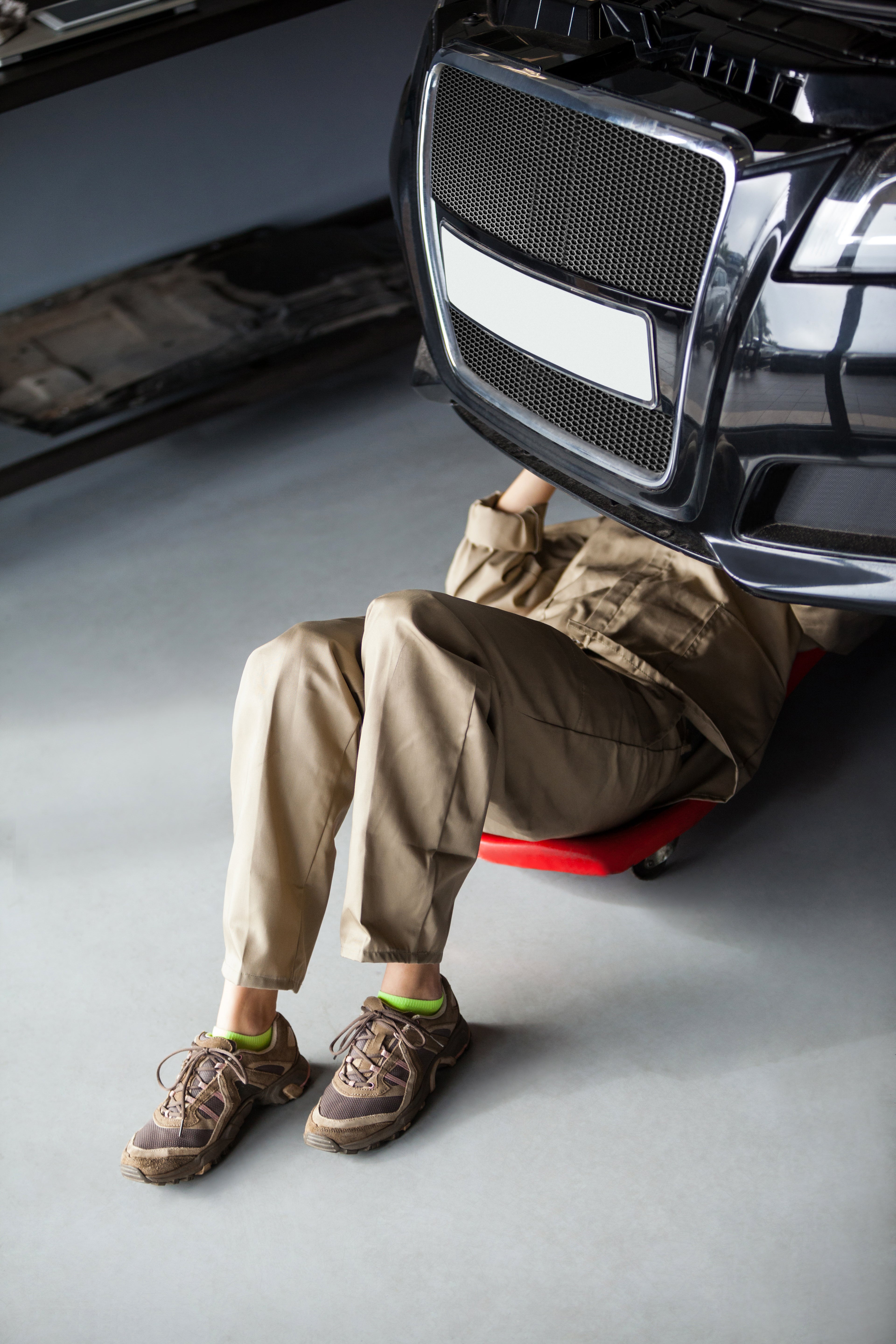 Homepage banner with car accessories, jump starter, tire inflator, OBD2 scanner, and roadside emergency gear